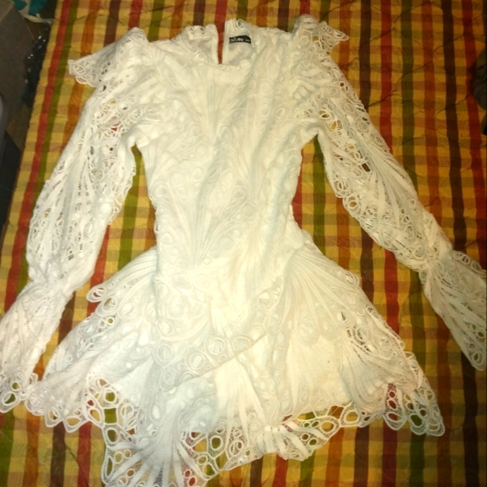 White lacy chic me mini dress